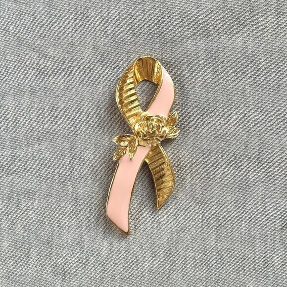 Vintage 1990s AVON Pink Enamel Breast Cancer Awareness Ribbon Pin New w/ Box - Picture 1 of 9